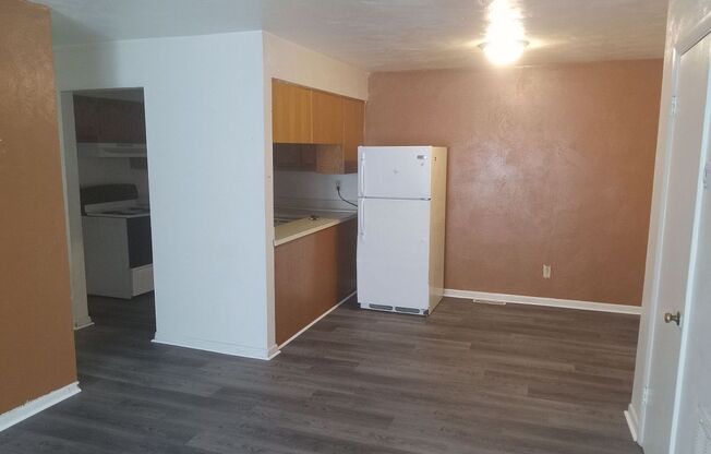 2 beds, 1 bath, 700 sqft, $1,020, Unit 2710 Pleasant Ave #1-1