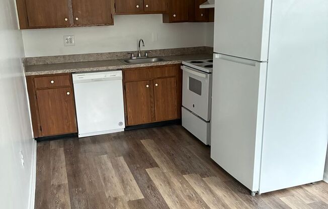 2 beds, 1 bath, 930 sqft, $1,410, Unit F104