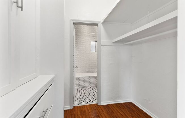 Studio, 1 bath, 414 sqft, $1,595, Unit 07