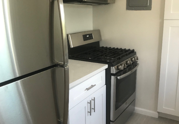 209 W MAPLE ST