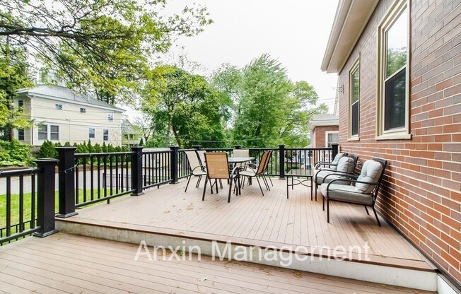 33 MAPLETON ST
