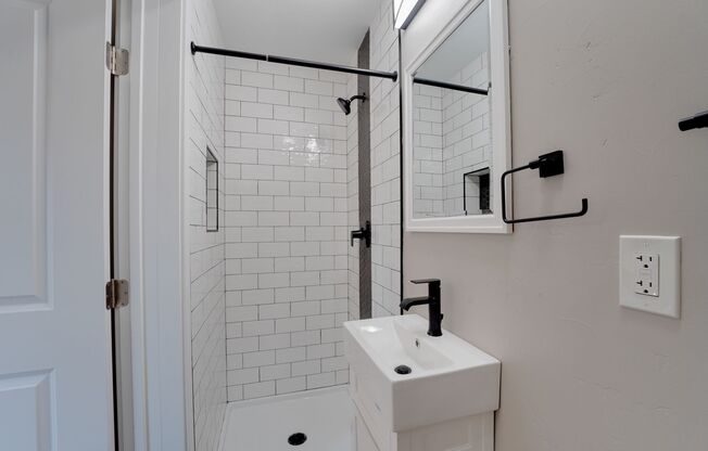 3 beds, 3 baths, 1,070 sqft, $4,095, Unit 101