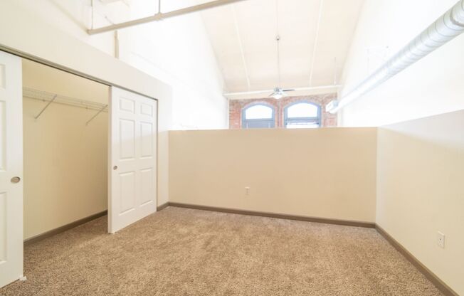 1 bed, 1 bath, 690 sqft, $1,350, Unit 221