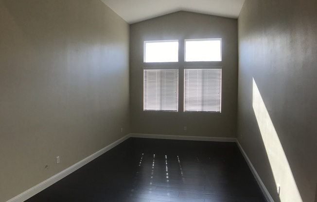 Gorgeous NW Home 4 Bed/3 Bath $2,800 Deposit & 2,800 Rent