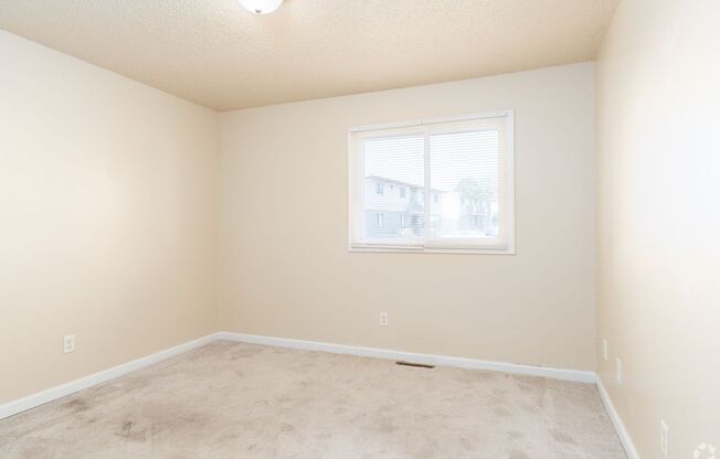 2 beds, 1 bath, 700 sqft, $825, Unit 2430-4 L