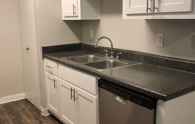 2 beds, 2 baths, 883 sqft, $1,230, Unit 204