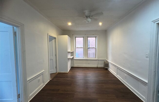 2 beds, 1 bath, $2,300, Unit 1R