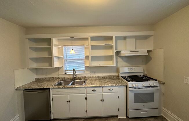 3 beds, 1 bath, $1,795, Unit Apt 2