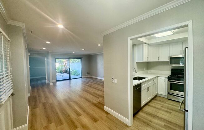 2 Bedroom, Newly Renovated Beautiful Condo in Desirable Aliso Viejo
