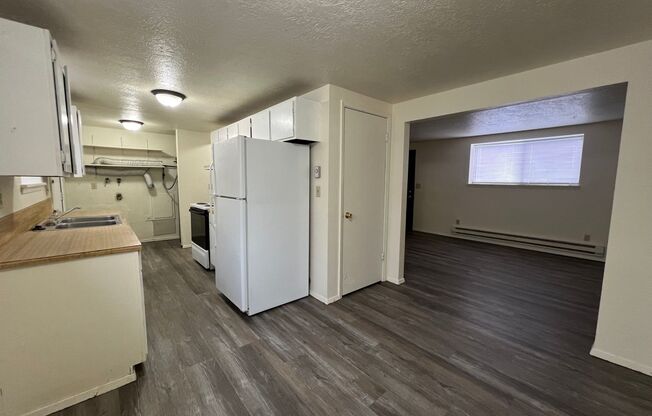 3 beds, 1 bath, $1,295, Unit 1250 Holman