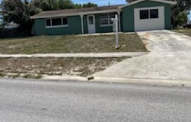Cozy 3-Bedroom Home on a Corner Lot in Holiday, FL