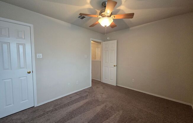 3 beds, 2.5 baths, $1,650