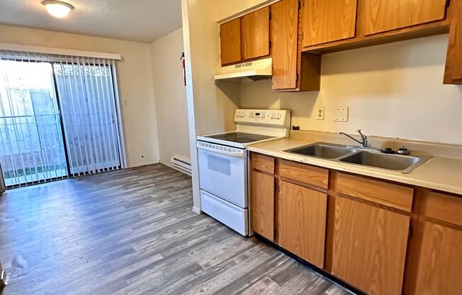 2 beds, 1 bath, 700 sqft, $895, Unit Unit A