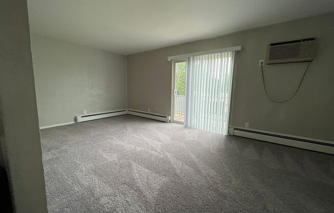 2 beds, 1 bath, $990, Unit 202