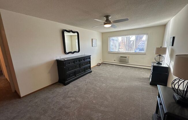 2 beds, 2 baths, $2,100, Unit Unit #5C