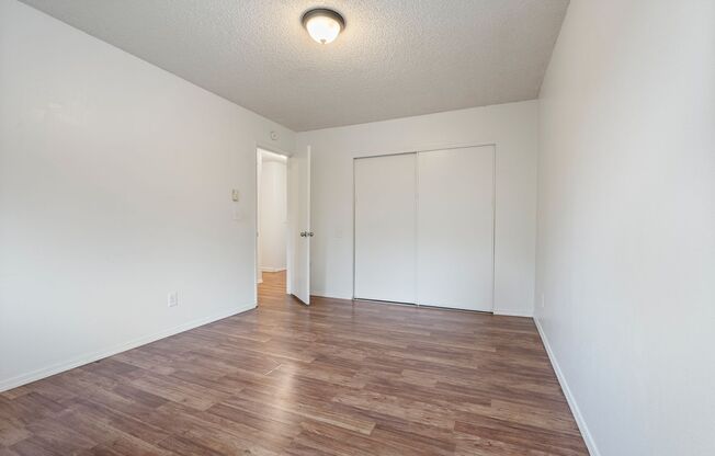 2 beds, 1 bath, 864 sqft, $1,349, Unit #10