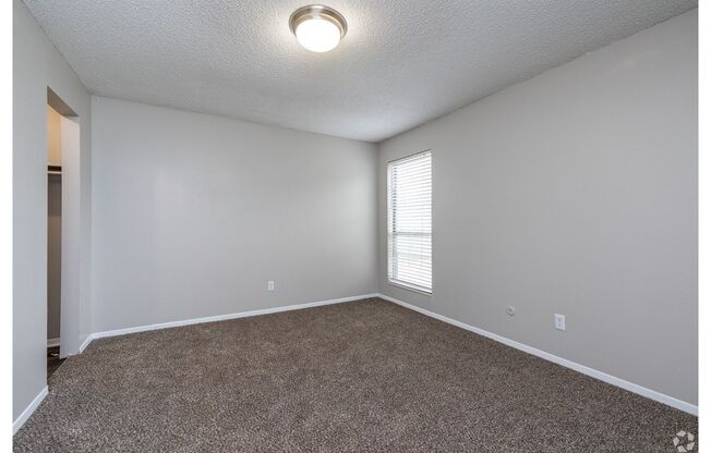 2 beds, 1 bath, 1,044 sqft, $1,100, Unit 812