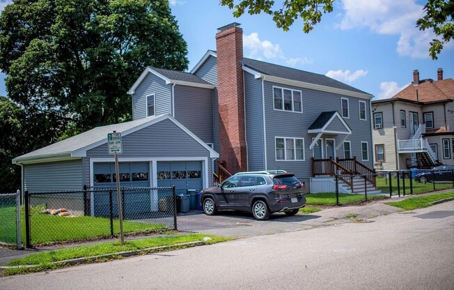 2 beds, 1 bath, 900 sqft, $2,600, Unit 2