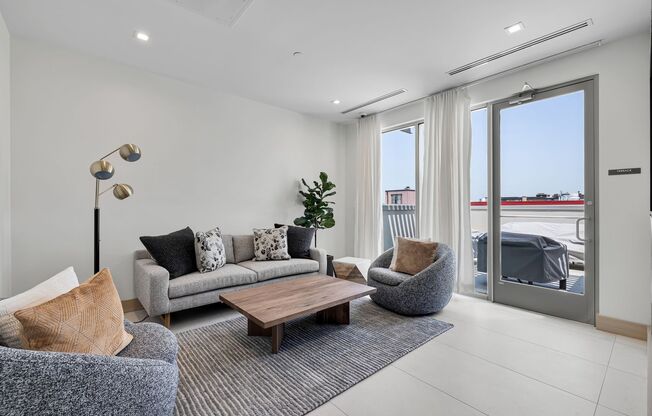 1 bed, 1 bath, 636 sqft, $2,425, Unit T-03