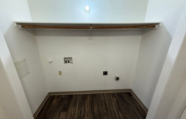 3 beds, 2 baths, 1,200 sqft, $1,695, Unit 38