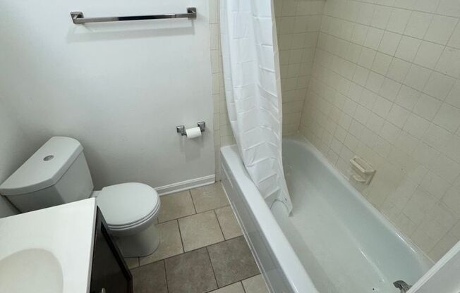 Studio, 1 bath, 550 sqft, $600, Unit 100