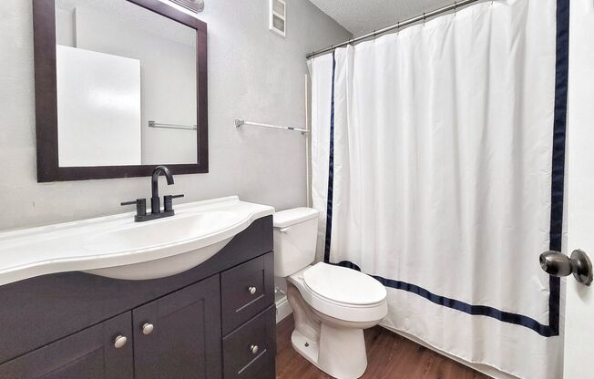 3 beds, 3 baths, $1,700, Unit Unit 527
