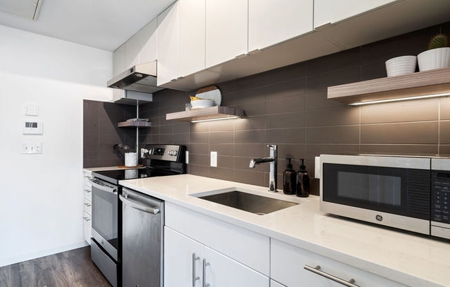Studio, 1 bath, 554 sqft, $3,250, Unit 501