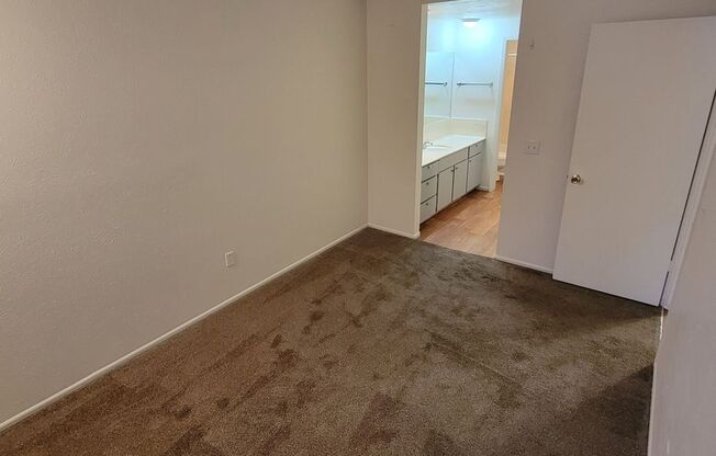 1 bed, 1 bath, 600 sqft, $995, Unit 17A