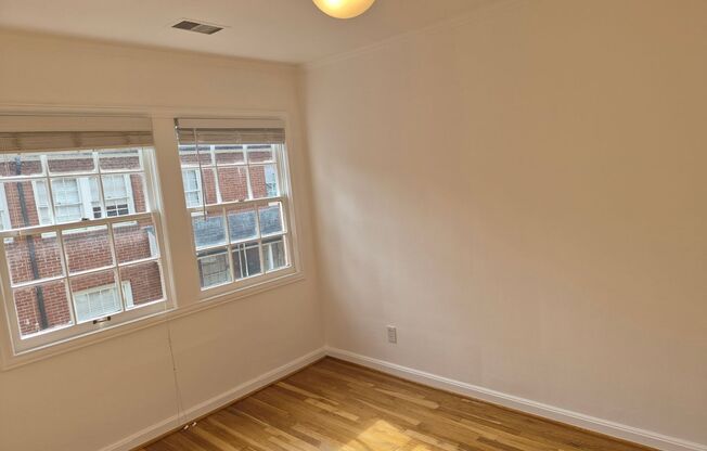2 beds, 1 bath, 901 sqft, $1,990, Unit 07
