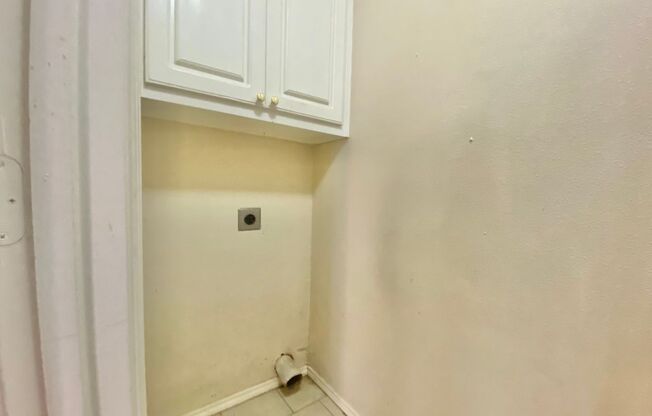 3 beds, 1.5 baths, $950