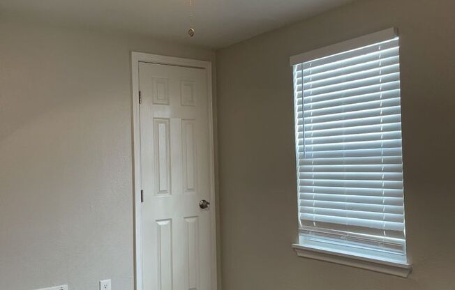 50% Deposit! Updated 2BR w/ Granite Counters, Wood Floors & Prime Location Near Shopping