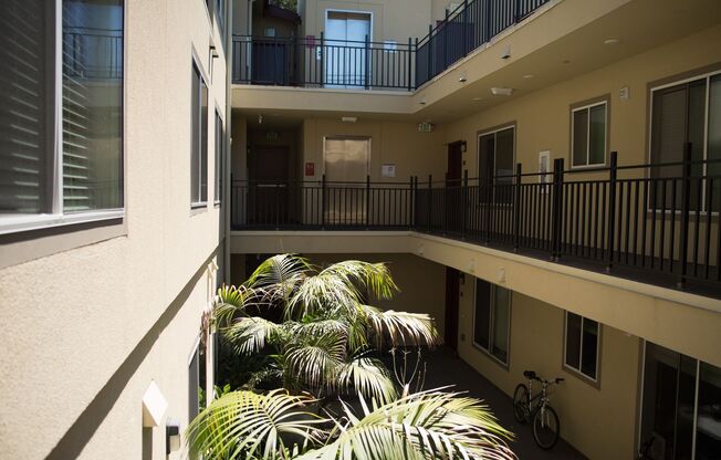 2 beds, 1 bath, $3,295, Unit Stranda Apartments - 2Bedroom 2027 - 2028