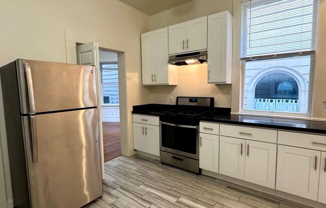 2055-2059 Larkin Street (745r)