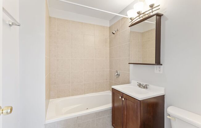 2 beds, 2 baths, 664 sqft, $2,300, Unit 401