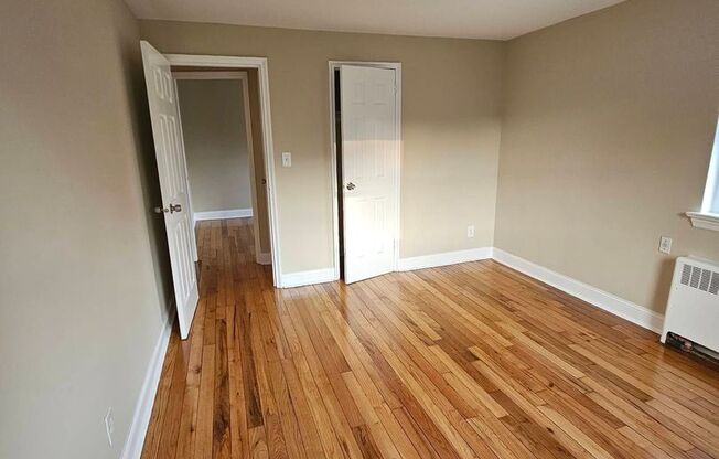2 beds, 1 bath, 750 sqft, $2,195, Unit B-10