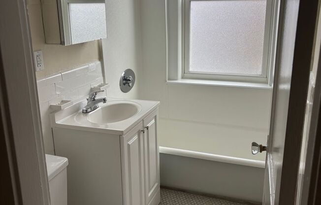Studio, 1 bath, 421 sqft, $1,900, Unit 56
