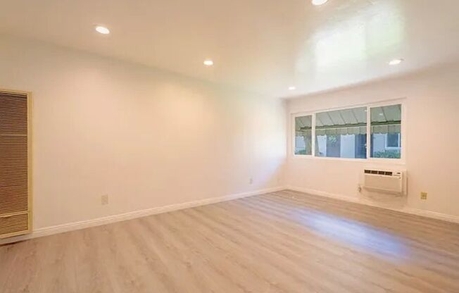 5593 Pioneer Blvd - Unit 18, Whittier: Spacious 2 Bed 1.5 Bath Townhome!