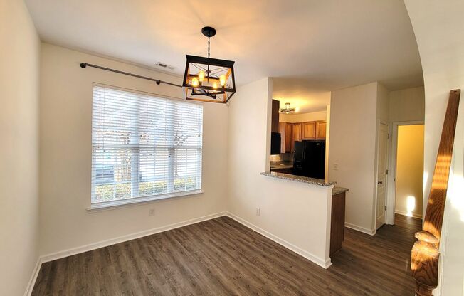 End Unit Townhome in Callonwood, Matthews! Near I-485