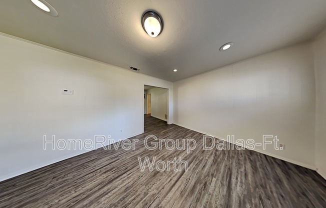 1303 CASA VALE DR