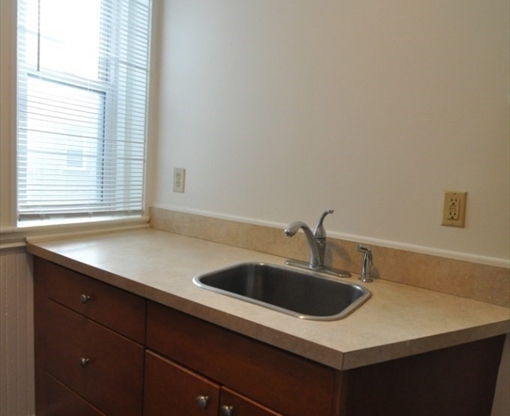 Studio, 1 bath, 328 sqft, $2,150, Unit 11