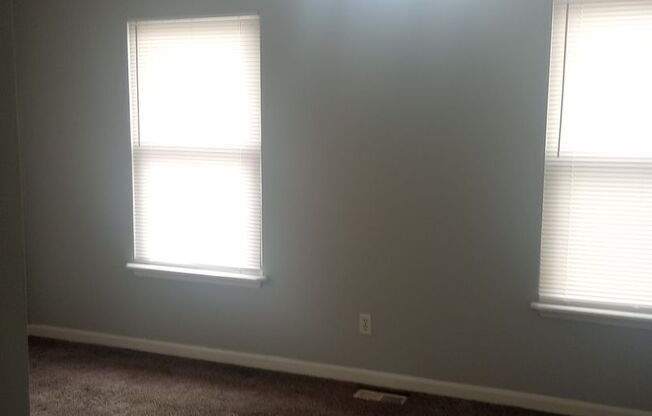 3 beds, 2 baths, $1,000