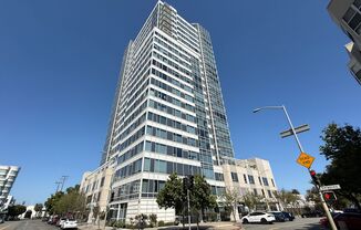 EPIC REA - Watermark-Fabulous Penthouse-Views! 1 BR/1 BA/Office Nook