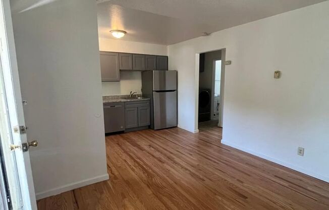 1 bed, 1 bath, 550 sqft, $1,575, Unit 416-Unit 4