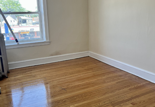 4421 W FULLERTON AVE