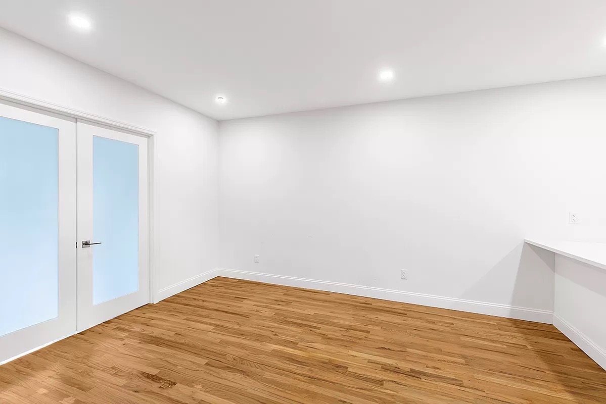 1097 PARK PL