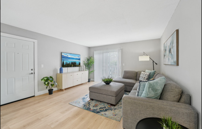1 bed, 1 bath, 643 sqft, $1,200, Unit 127