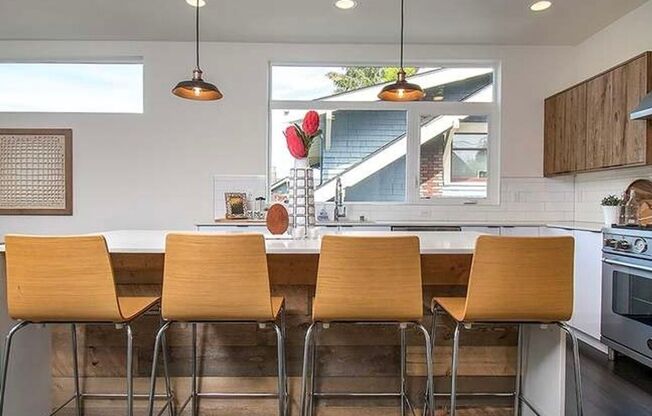 4bd/4ba Townhouse in Queen Anne