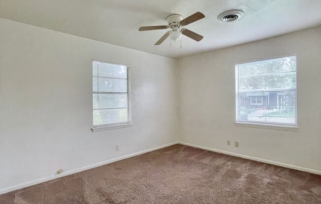 3 beds, 1 bath, $950