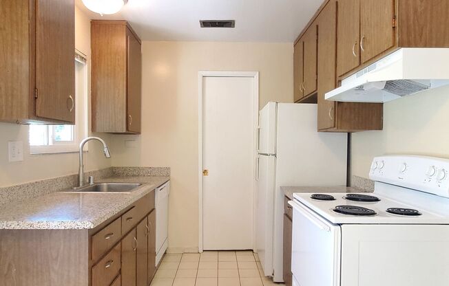 2 beds, 1 bath, $2,650