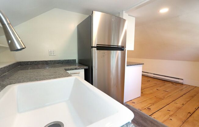 2 beds, 1 bath, $2,495, Unit 5